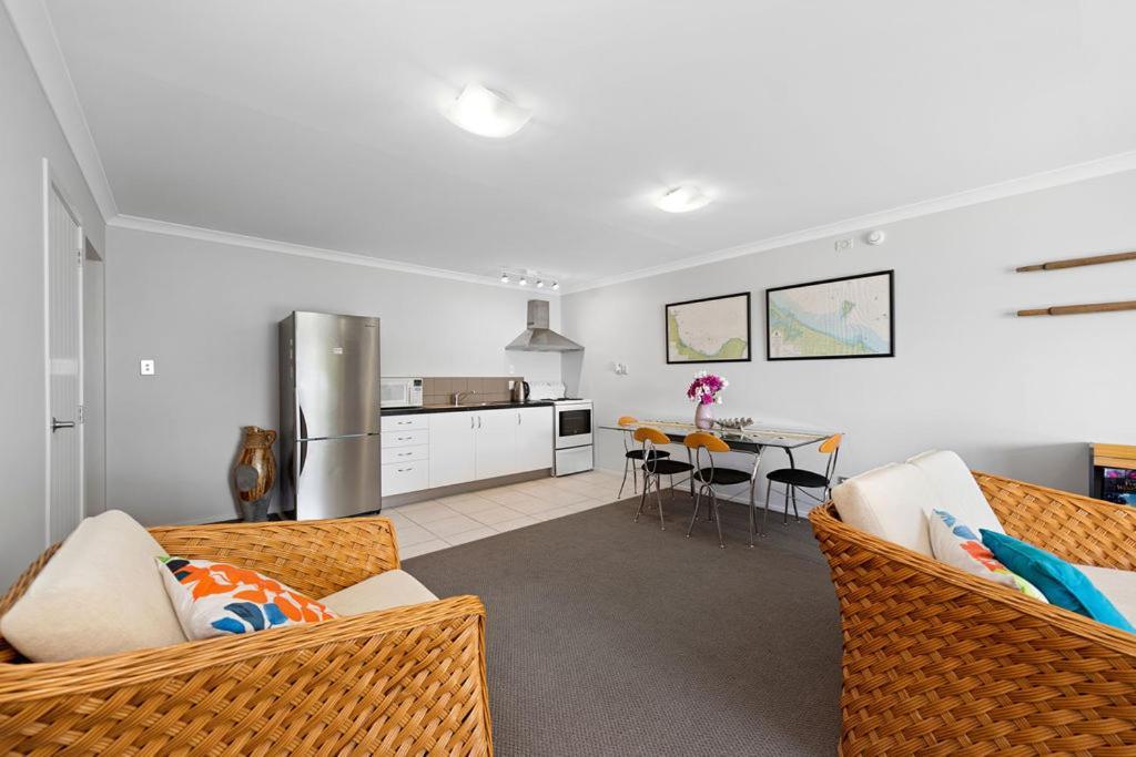 The Sandcastle - Papamoa Holiday Apartment Bagian luar foto