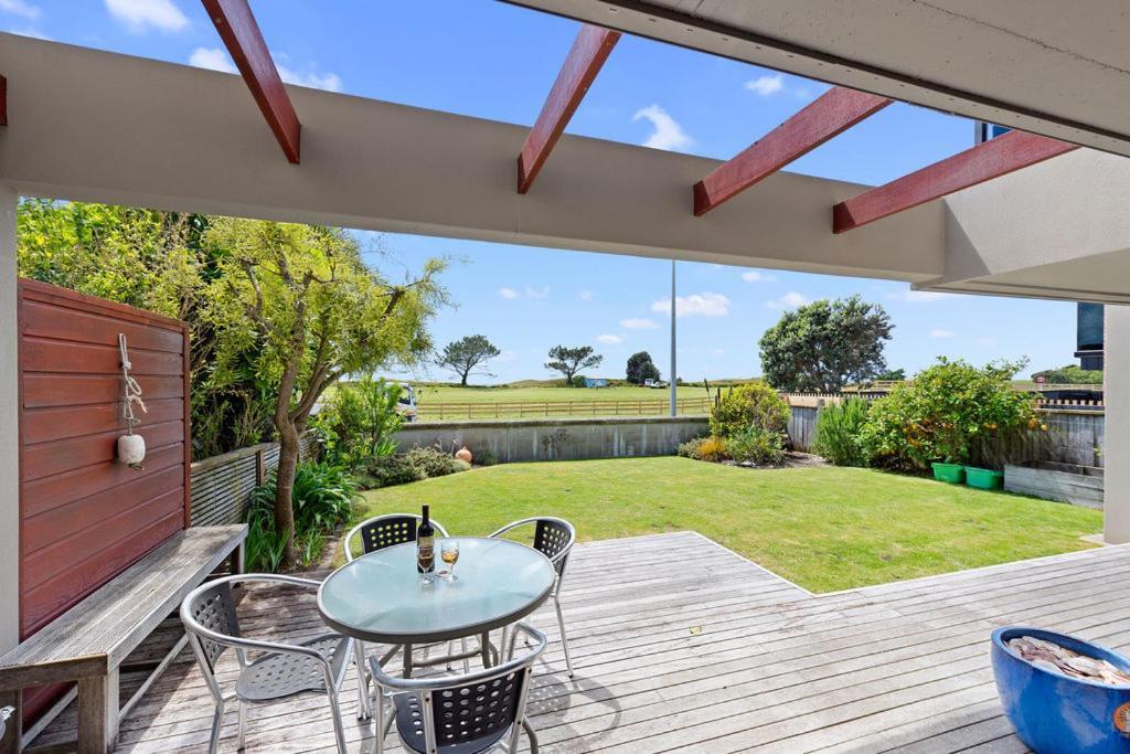 The Sandcastle - Papamoa Holiday Apartment Bagian luar foto